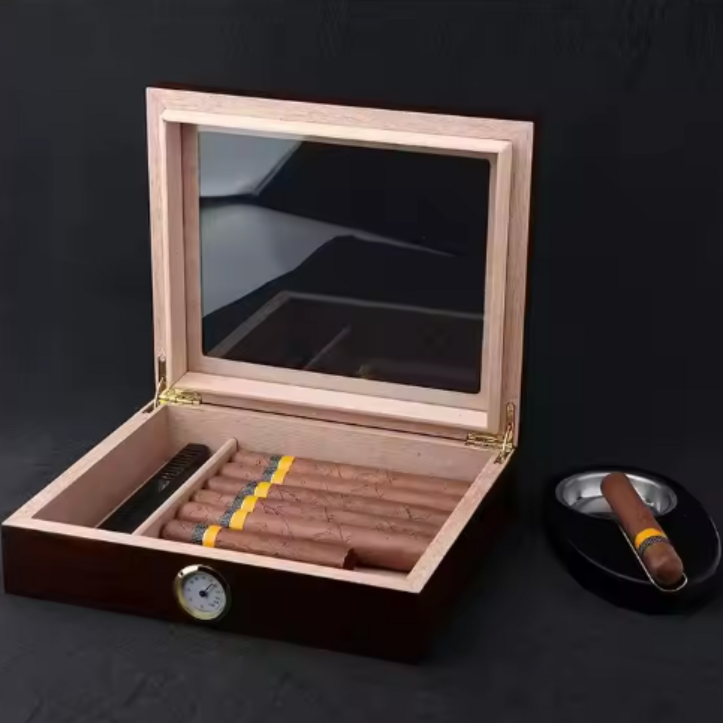 Caves à cigares en bois gravées ~ Cabana Glasstop