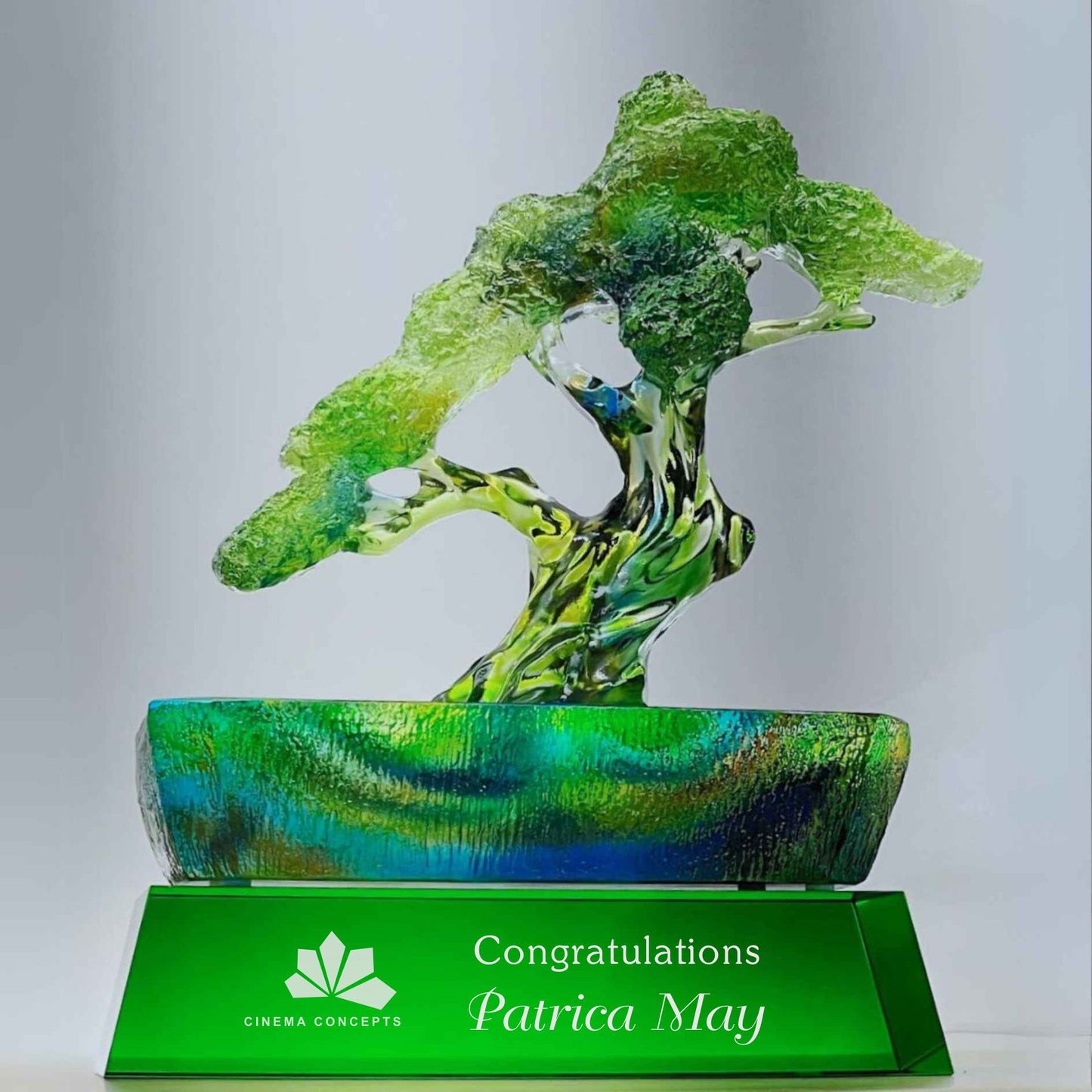 Árbol de cristal verde Liuli grabado sobre base verde ~ Crenata