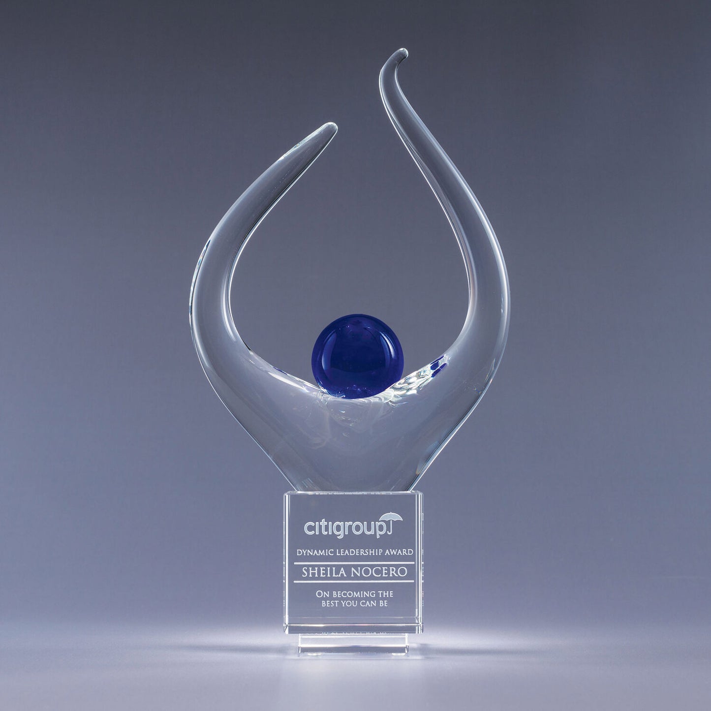 Celebre el éxito con este premio de vidrio artístico ~ Triumphant