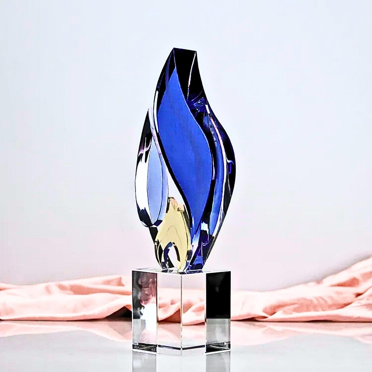 Premio de vidrio artístico azul grabado con llama ~ Trailblazer