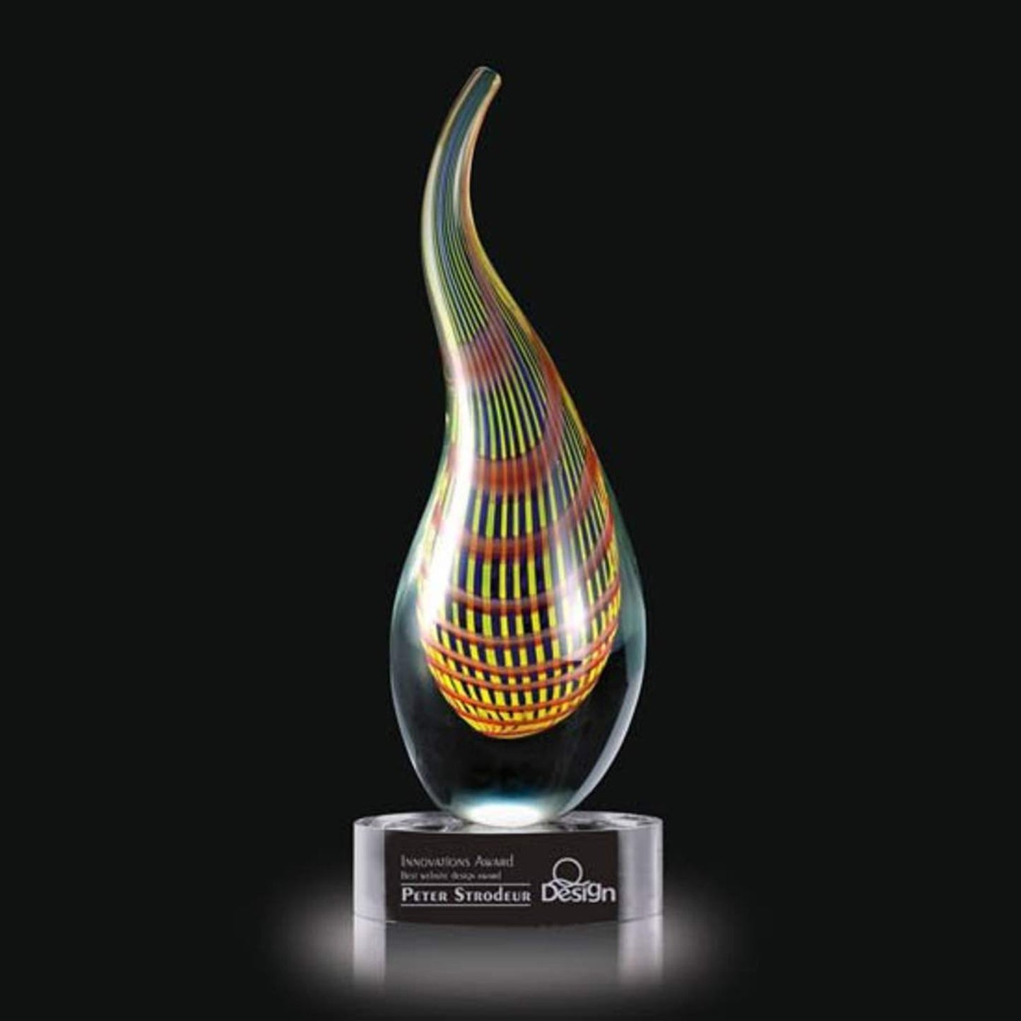 Impresionante premio de arte geométrico en vidrio con forma de llama ~ Sovran