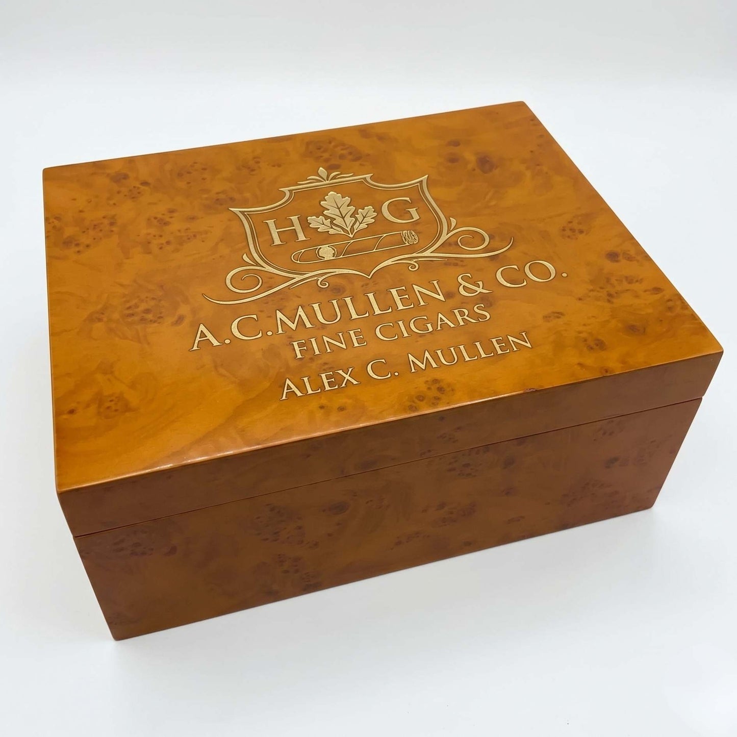 Humidor de escritorio en tono naranja con acabado de piano, Ambos