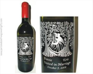 Engraved Wine Bottles - Kissing Couple - Personalized Engraved Gifts