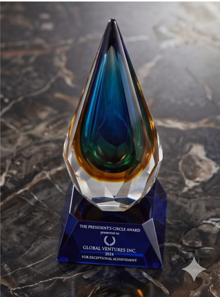 Récompense en verre artistique gravée en forme de goutte de pluie en cristal bleu sur base noire