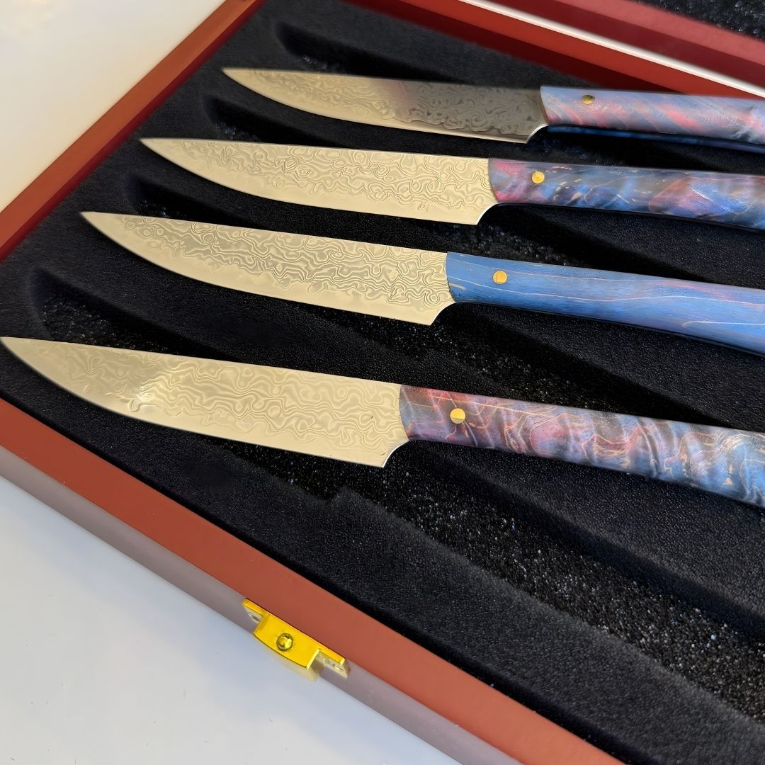 Juego de regalo de cuchillos para carne de acero de Damasco personalizados con mango de abulón