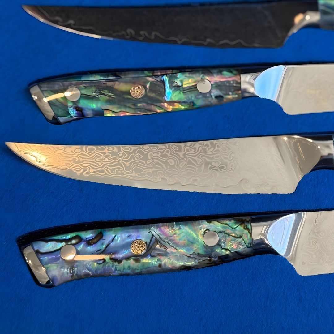 Juego de regalo de cuchillos para carne de acero de Damasco personalizados con mango de abulón