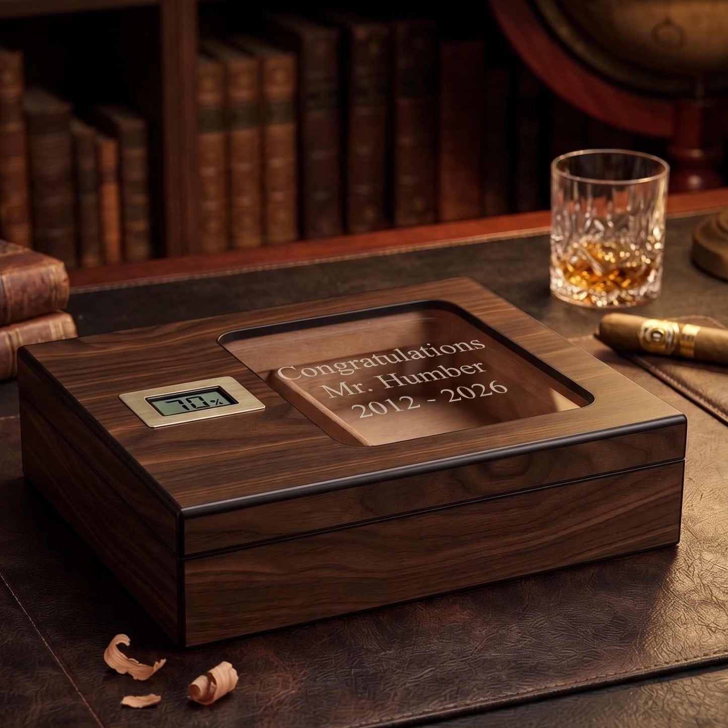 Humidor con acabado lacado grabado y tapa de vidrio ~ Claro